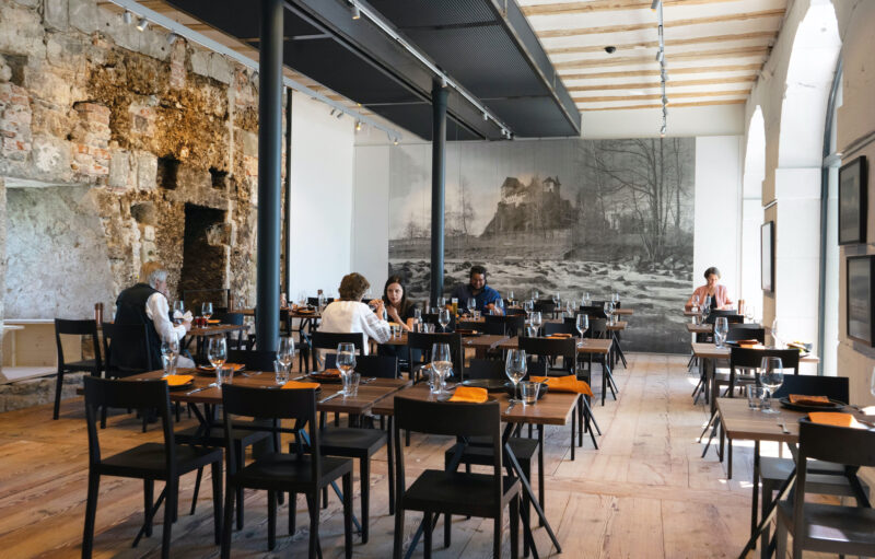 JH_Burgdorf_Statisten_Restaurant_33_lauragargiulo_event